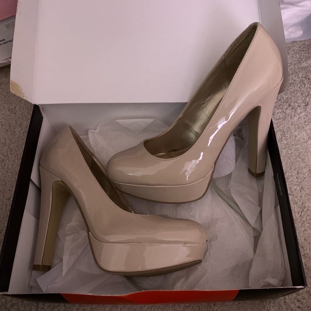 Guess nude patent leather heels size 7.5